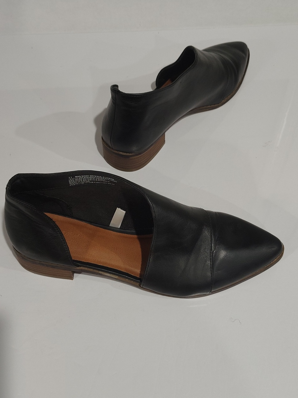 Universal Thread Women's Black Pointed Cutout Leather Flats Size 11